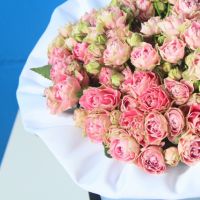 Кустовые розы «Сплеш сенсейшн» в стильной коробке