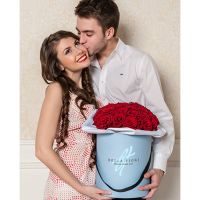 Красные розы в коробке 