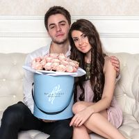 Пионовидные кустовые розы «Мадам бомбастик»