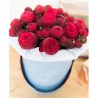 Пионовидные розы «Ред пиано» в коробке Medium