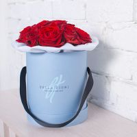 Бордовые розы в мини-коробке