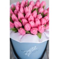 Коробка с розовыми тюльпанами от Bella Fiori