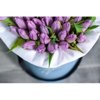 Коробка с нежно-сиреневыми тюльпанами