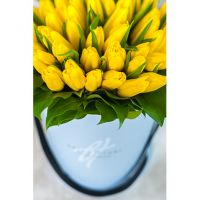 Коробка от Bella Fiori с желтыми тюльпанами