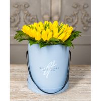 Коробка от Bella Fiori с желтыми тюльпанами