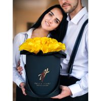 Желтые каллы в премиум коробке