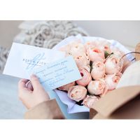 Пионовидные розы Девида Остина персиковые в коробке