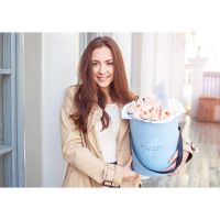 Пионовидные розы Девида Остина персиковые в коробке