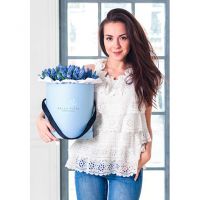 Синие мускари в коробке