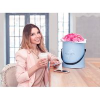 Розовые ранункулюсы в коробке