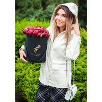 Красные пионы в коробке Royal