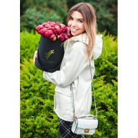 Красные пионы в коробке Royal