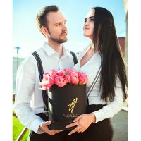 Пионы коралловые в коробке Royal