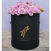 Сиреневые розы кустовые в коробке