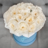 Белые пионовидные розы Дэвида Остина в коробке мини