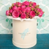 Розовые пионовидные розы в коробке