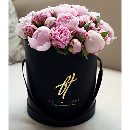Нежно-розовые пионы в коробке Royal