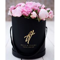 Нежно-розовые пионы в коробке Royal