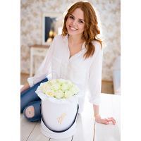 Белые розы в коробке Royal