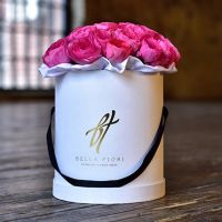 Розовые ранункулюсы в коробке Royal