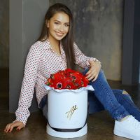 Красные анемоны в коробке Royal