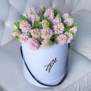 Нежно-розовые гиацинты в коробке Royal