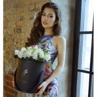 Белые гиацинты в коробке Royal