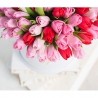 Розовые и красные тюльпаны в коробке Royal