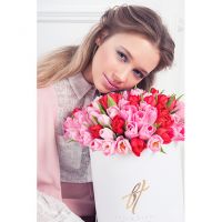 Розовые и красные тюльпаны в коробке Royal