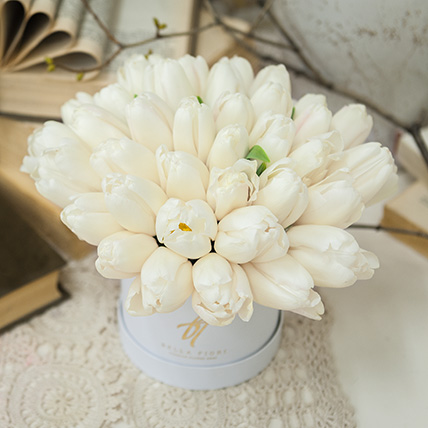 Белые тюльпаны в  коробке Baby