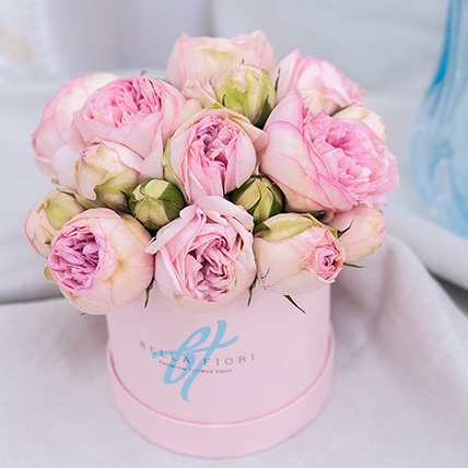 Нежно-розовые пионовидные розы в коробочке Baby