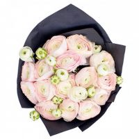 Букет из 15 ранункулюсов в крафте