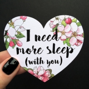 Открытка-сердце «I need more sleep»