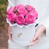 Пионовидные розы «Пинк пиано» в белой коробке Small