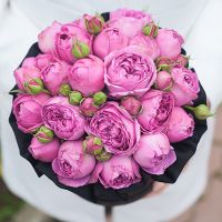 Пионовидные розы «Мисти бабблс» в черной коробке Small
