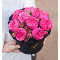 Пионовидные розы «Пинк пиано» в черной коробке Small