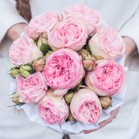 Пионовидные розы «Брайдл пиано» в белой коробке Small