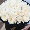 Душистые пионовидные розы Остина «Пейшнс» в черной коробке Royal