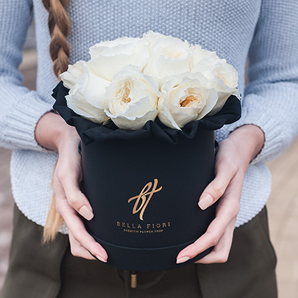 Душистые пионовидные розы Остина «Пейшнс» в черной коробке Small