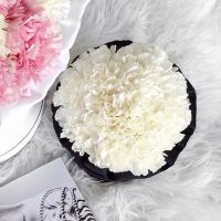 Белый диантус в черной коробке Small