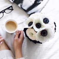 Нежно-розовые ранункулюсы с анемонами в черной коробке Small  