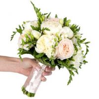 Свадебный букет невесты с пионами и фрезией №82