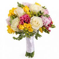 Букет с розами и пионами №111