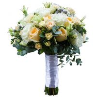 Свадебный букет невесты с розами и лизиантусом №130