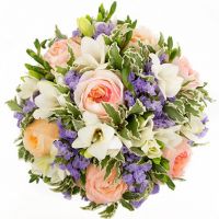 Букет с пионовидными розами и фрезией №152