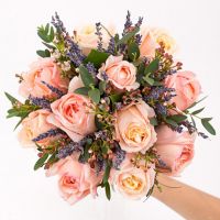 Букет с коралловыми пионовидными розами №153
