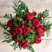 Букет с красными пионовидными розами «Ред пиано» №161