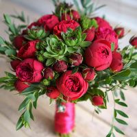 Букет с красными пионовидными розами «Ред пиано» №161
