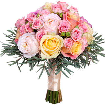 Букет с разноцветными кустовыми розами №162