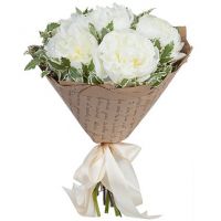 Букет из 7 белых пионов